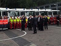 Menschen bei der Übergabe