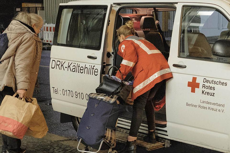 Der DRK-Wärmebus bringt Obdachlose in Notunterkünfte