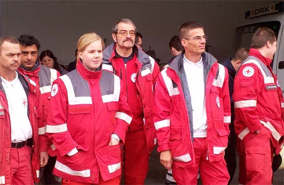 Sanitäter warten darauf das das Fest beginnt