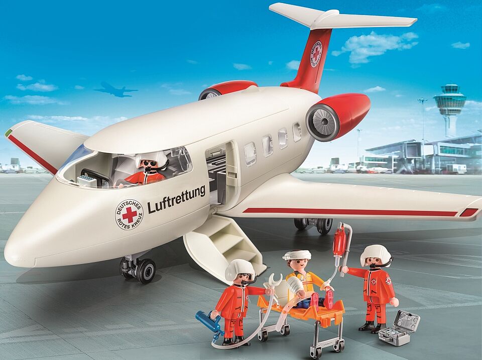 Das DRK-Rettungsflugzeug kommt bei Unfällen im Ausland zum Einsatz. Die Piloten fliegen die Verletzten nach Deutschland.
