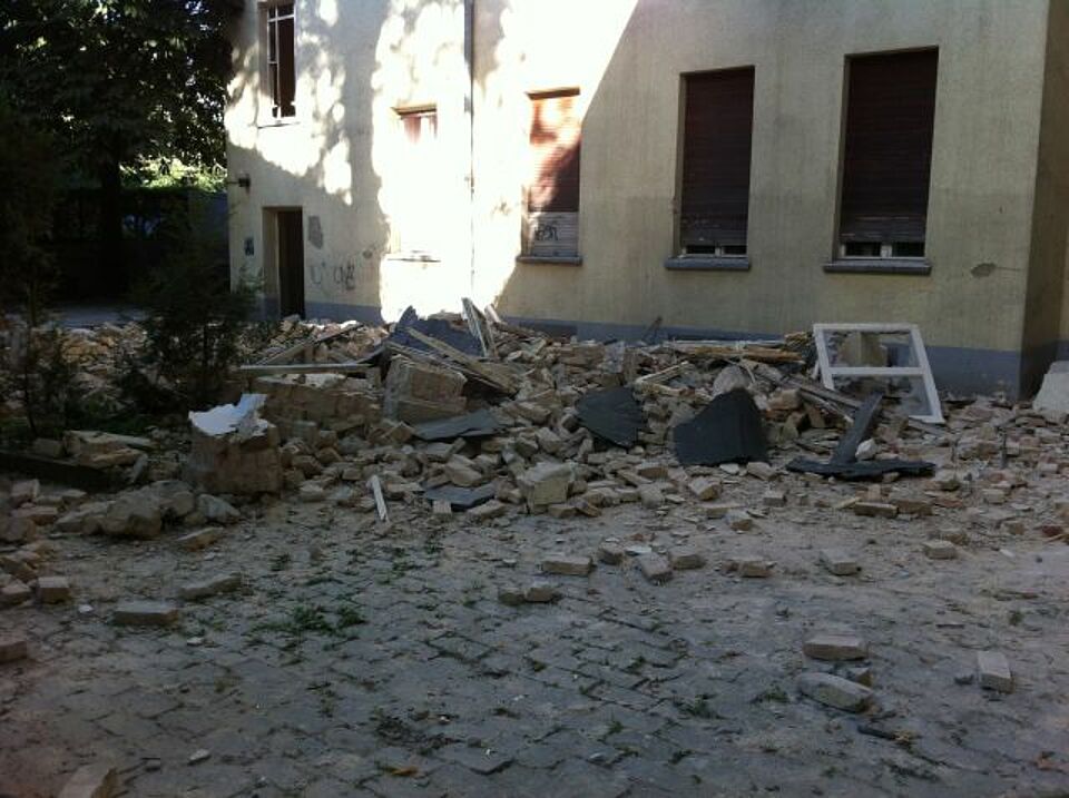 Ansicht des zerstörten Hauses Ansicht des zerstörten Hauses