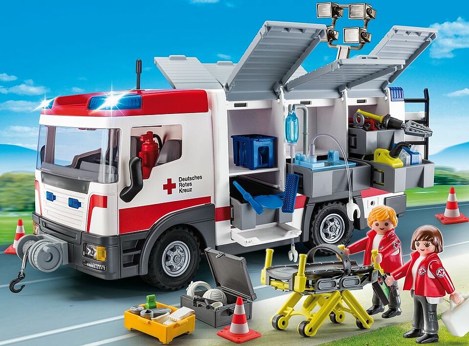 Der DRK-Gerätewagen hat alles an Bord, was bei einer Katastrophe gebraucht wird: Werkzeug für die Bergung von Menschen, eine Trage für Verletzte, Essen und Trinken.