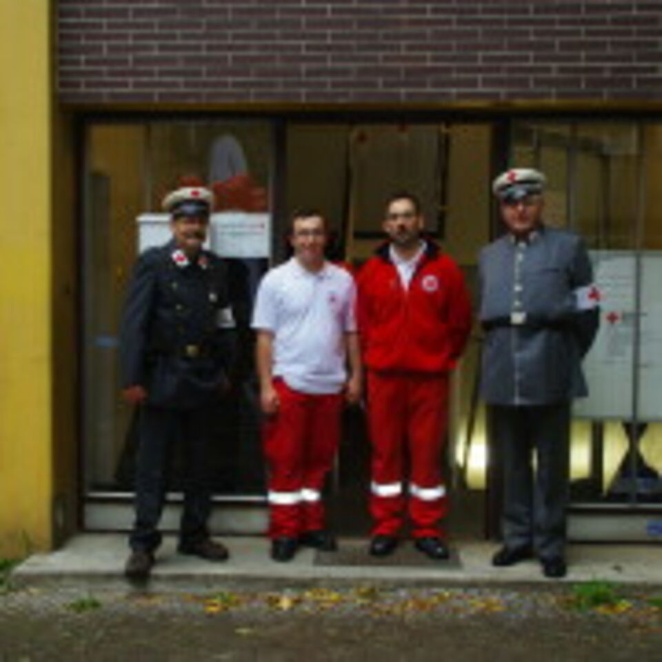 Personal vor dem Eingang