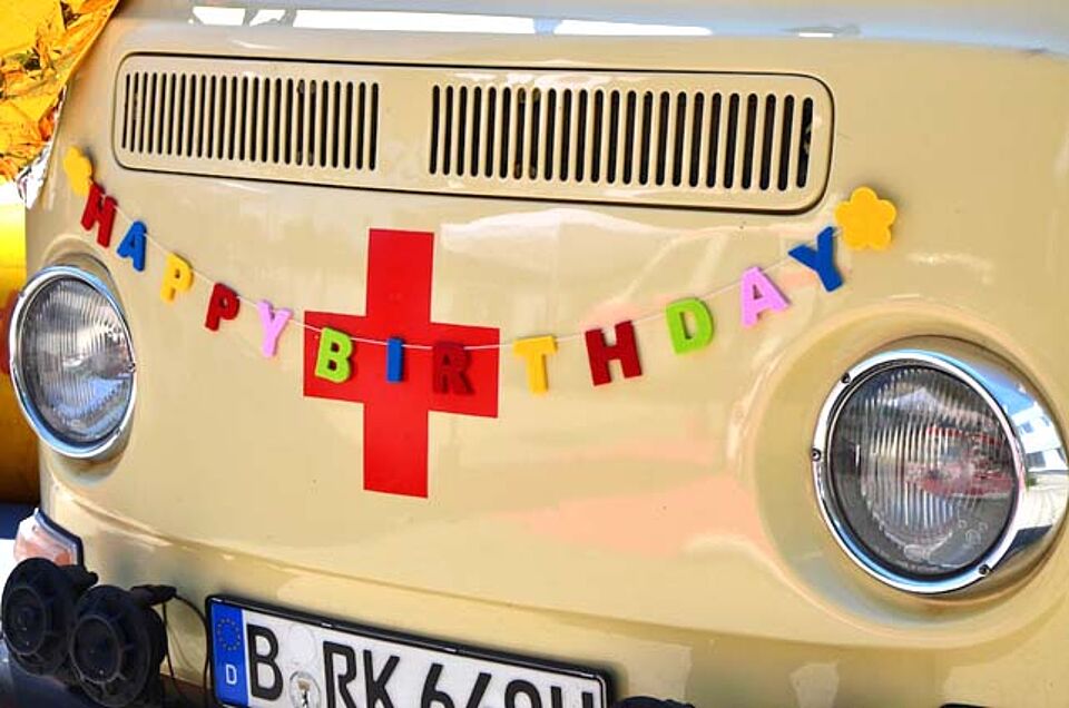 Frontansicht des geschmückten VW T2 Frontansicht des geschmückten VW T2