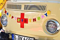 Frontansicht des geschmückten VW T2