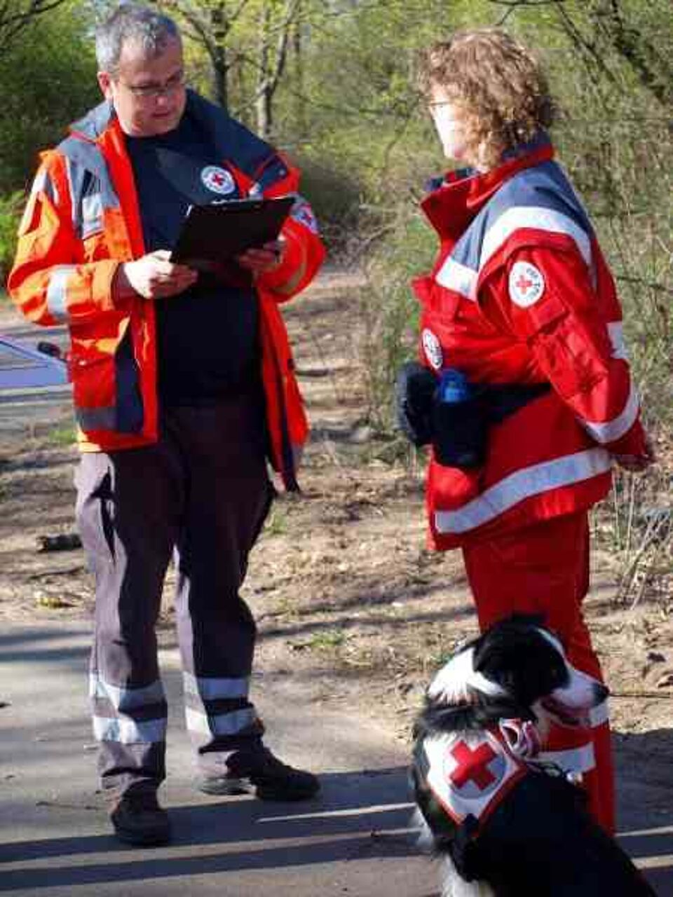 Rettungshundepruefung 2011 Hundeführer bei der Planung